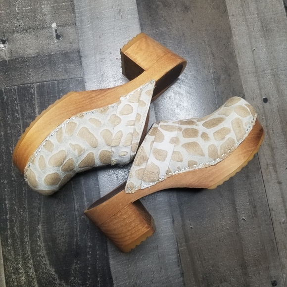 Sanita Shoes - Sanita giraffe print clogs